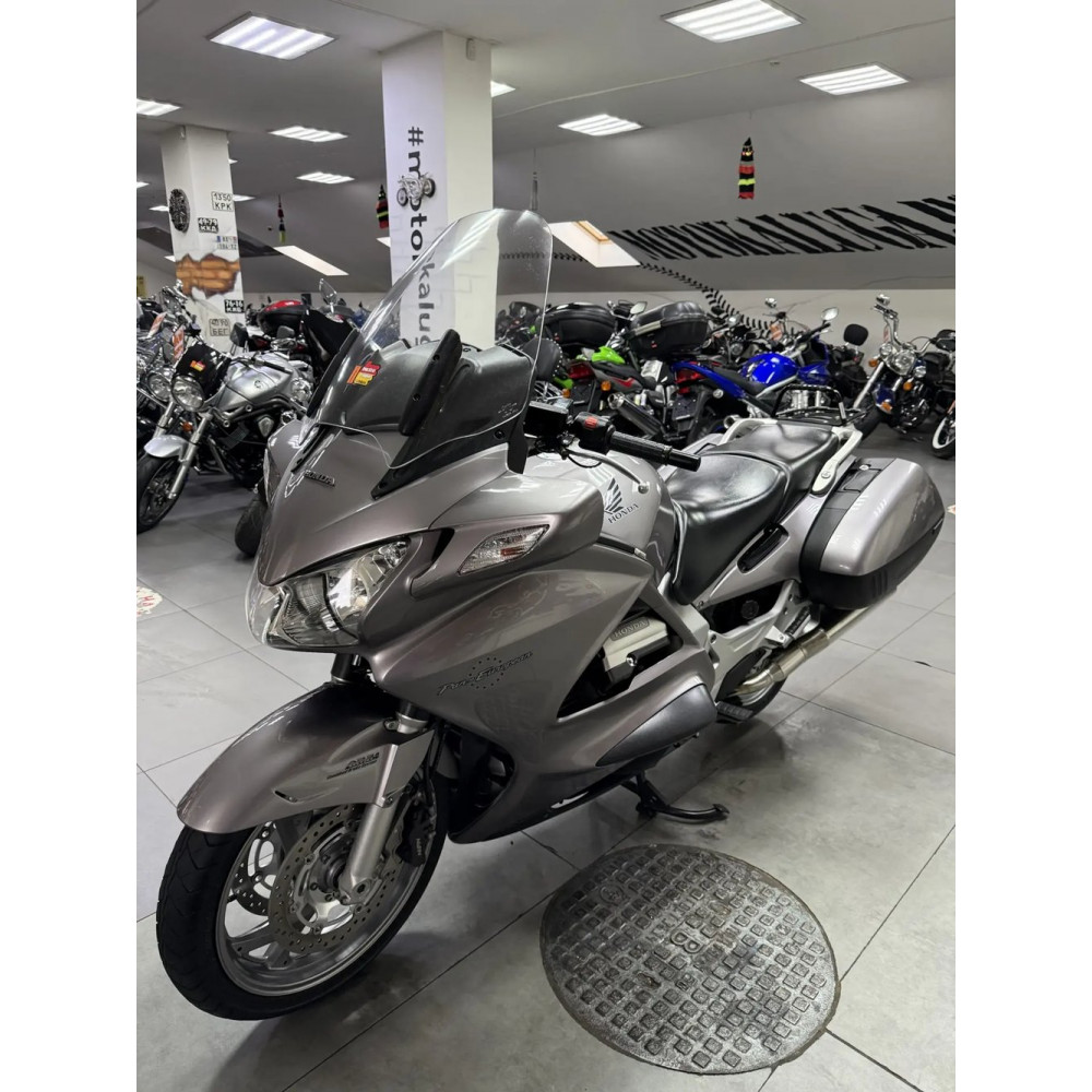 Honda ST1300 Pan European (инжектор) - 2002 г.в., 38700 км