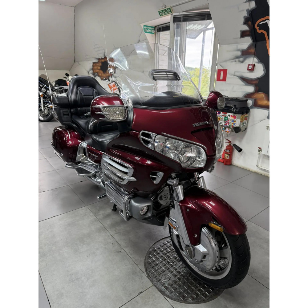 Honda GL1800 GoldWing (инжектор) 2005г, 99850 миль