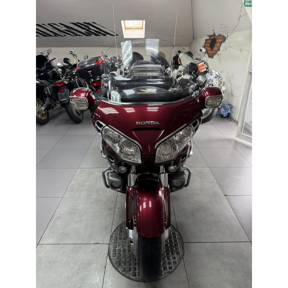 Honda GL1800 GoldWing (инжектор) 2005г, 99850 миль